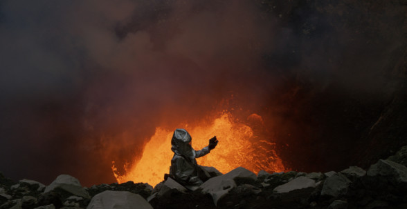 Un cratère de volcan en activité dans Volcanoes: Fires of creation