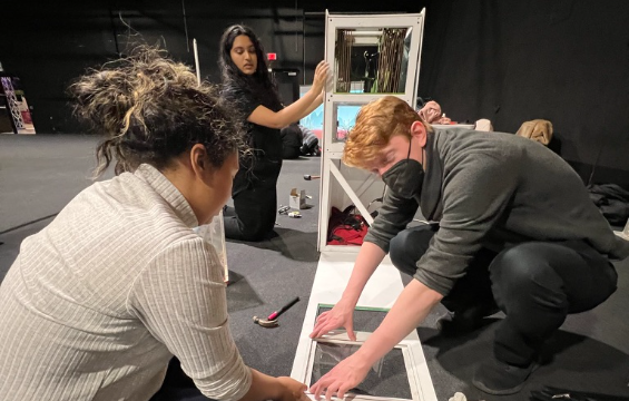 Des étudiants travaillant sur un projet collaboratif.