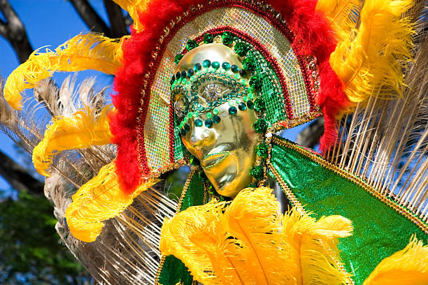 Un masque carnavalesque coloré vu de près