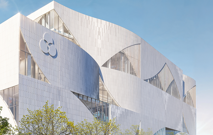 [New Ontario Science Centre building sails shape image.][Les voiles du nouveau bâtiment du Centre des sciences de l'Ontario dessinent une image.]