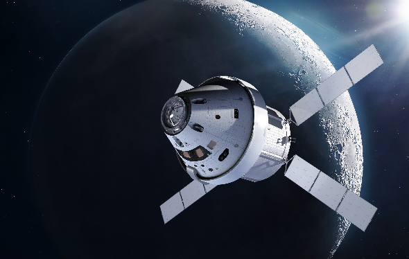 Un satellite devant la lune.